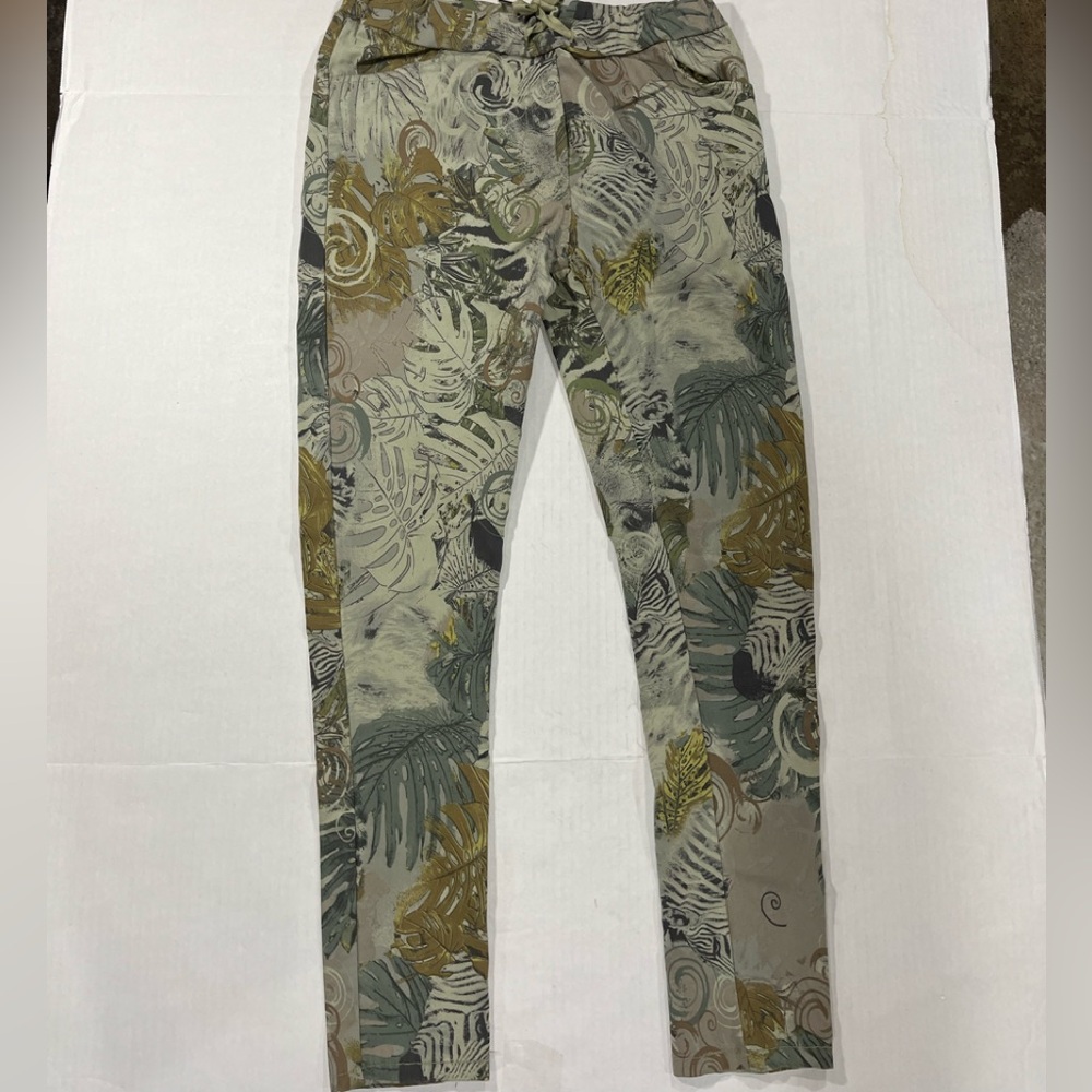 TROPICAL PRINT STRETCH PANTS WITH WAIST TIE - Picture 2 of 15